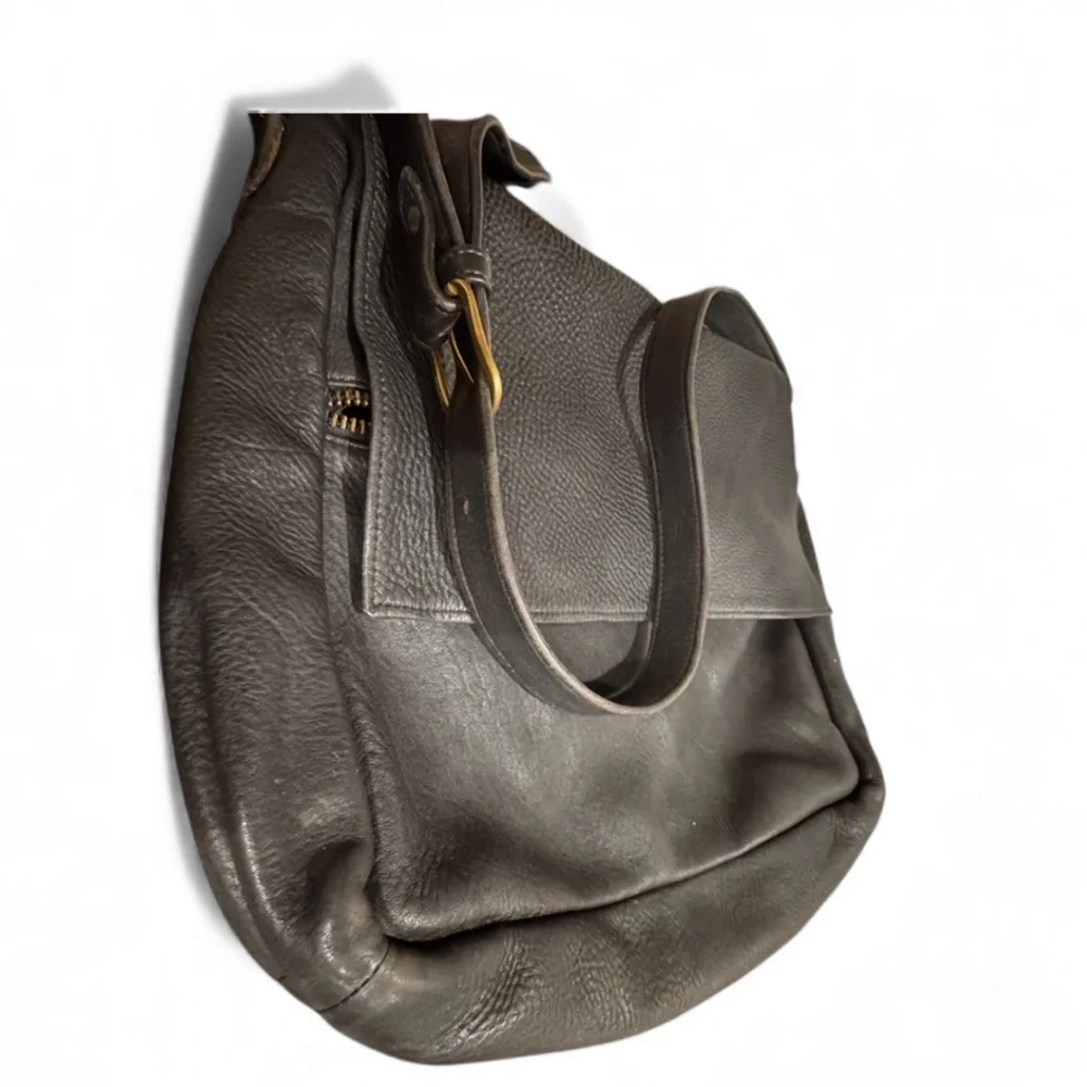 Elegant black pebble  Leather Messenger Bag